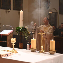 Osternachtsfeier mit Weihbischof Turnovszky