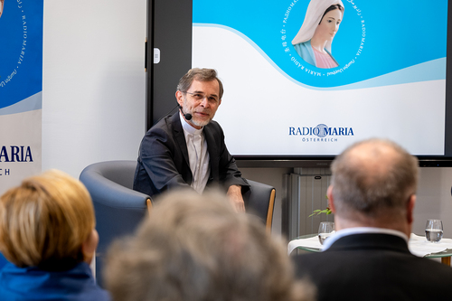 EB Grünwidl bei einer Livesendung Radio Maria